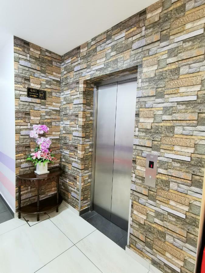 Palazzo Hotel Kulai Esterno foto